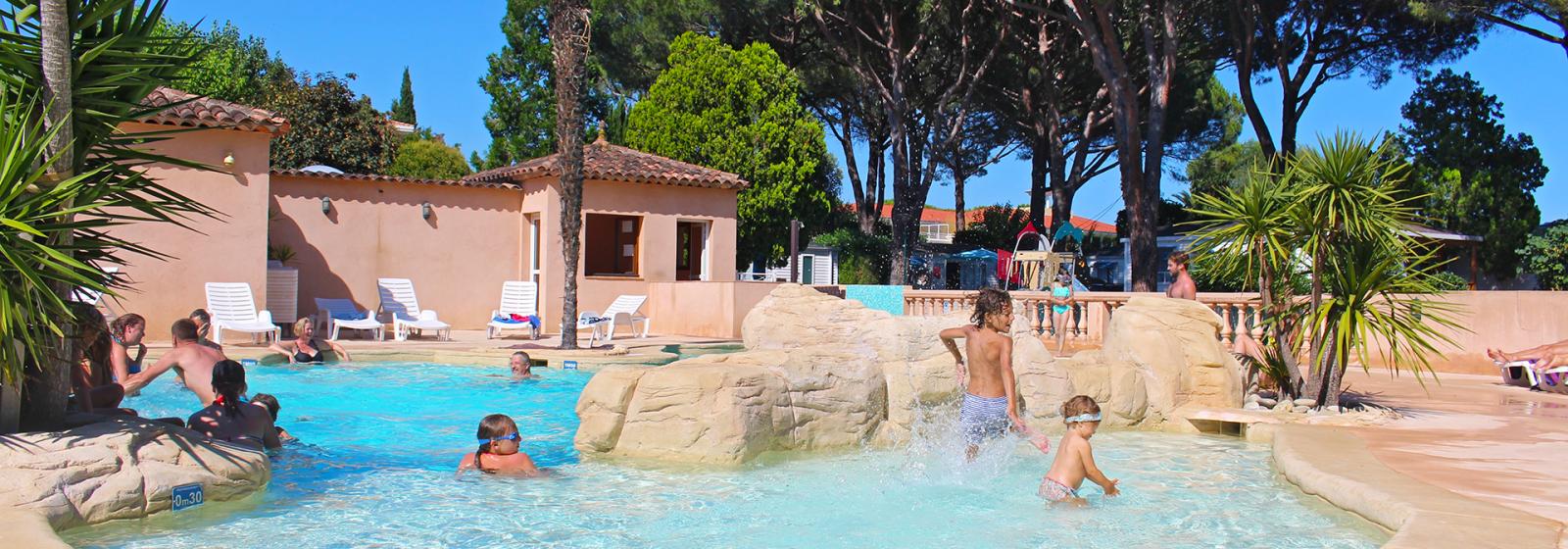 Relaxation pool at camping les cigales