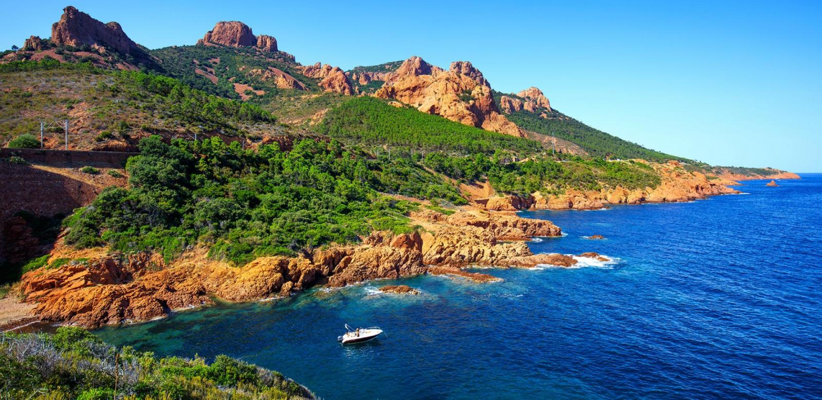 A rocky inlet on the french riviera